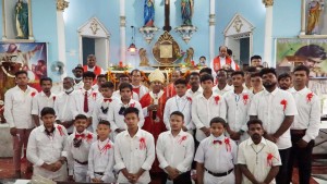 লক্ষ্মীবাজার ধর্মপল্লীতে হস্তার্পন সংস্কার প্রদান